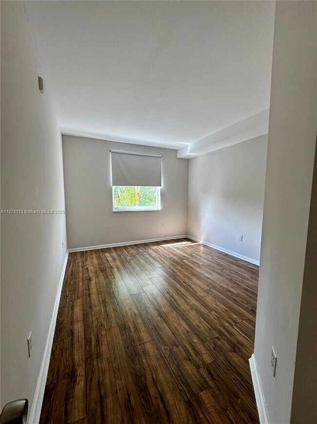Foto del edificio - 17125 N Bay Rd
