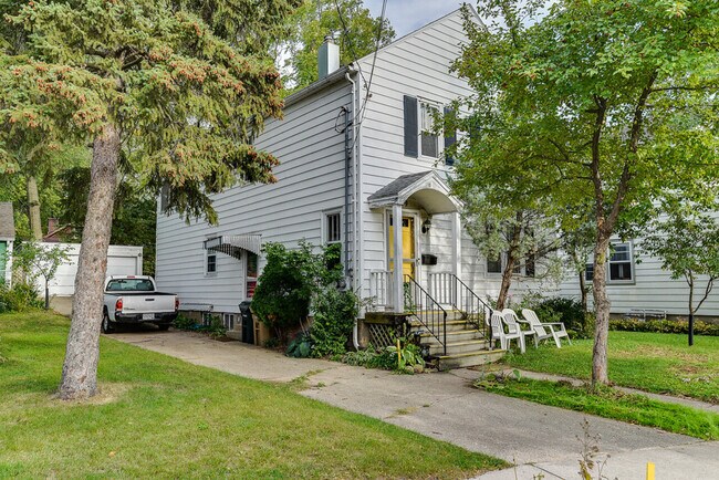 Building Photo - 409 Division