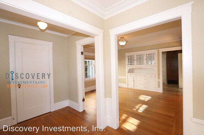 Building Photo - 2 br, 1.5 bath House - 3976 Greenwood Ave.
