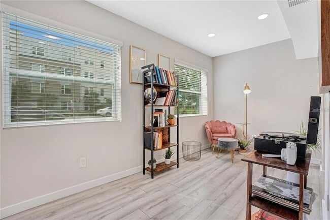 Building Photo - 1891 Oglesby Ave