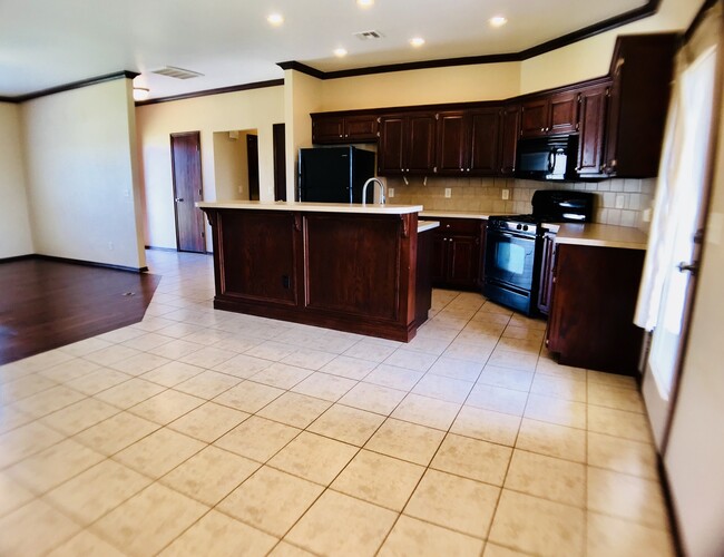 Foto del edificio - Beautiful 3BD 2BA Located in SW OKC, Wind ...