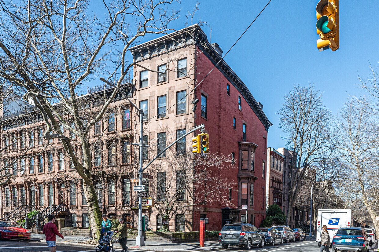 Foto principal - 28 8th Ave