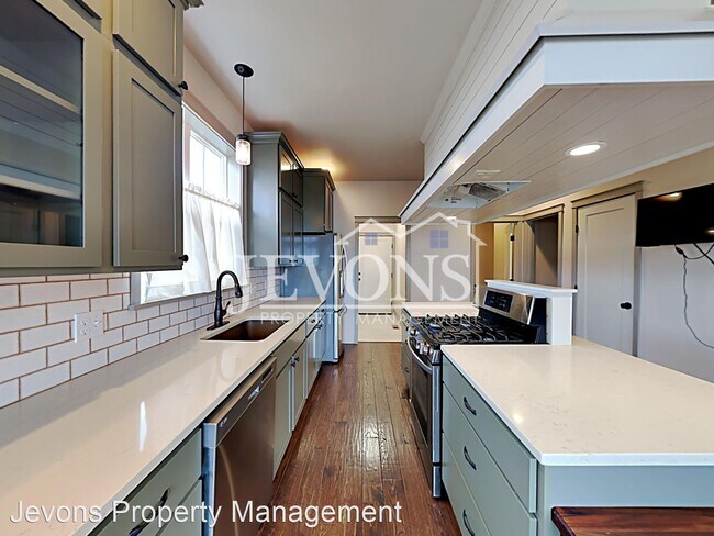 Foto del edificio - 4 br, 3 bath House - 221 4th Ave