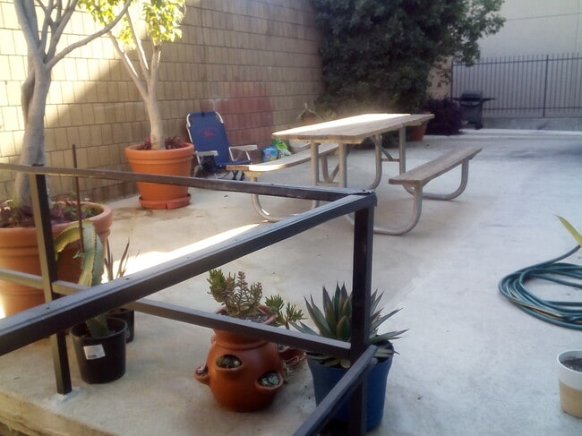 Building Photo - 1818 N New Hampshire Ave