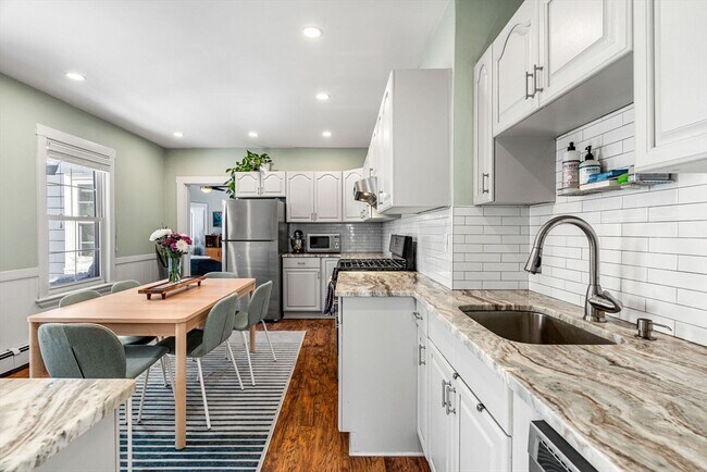 Building Photo - 87 Condor St