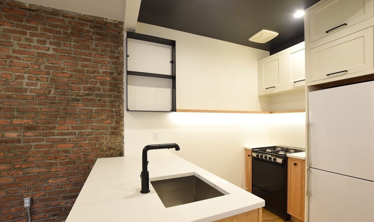 Foto principal - 437 Throop Ave
