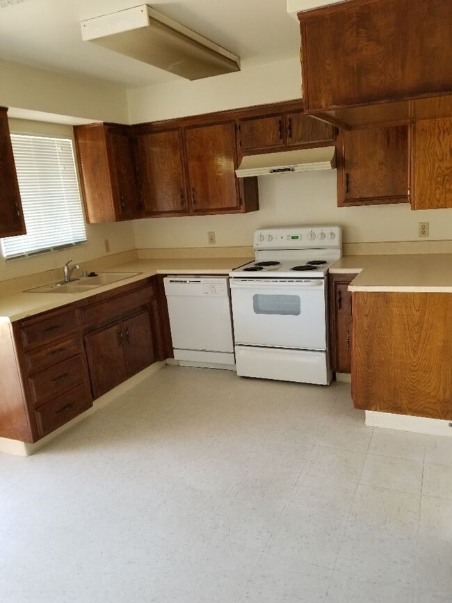 Building Photo - 5101 Appleblossom Dr