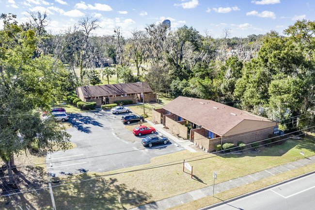 Building Photo - The Villas at High Springs