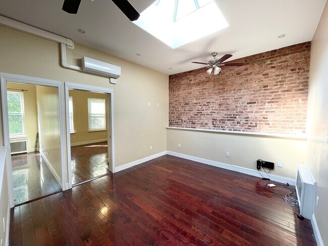 Building Photo - 665 Franklin Ave