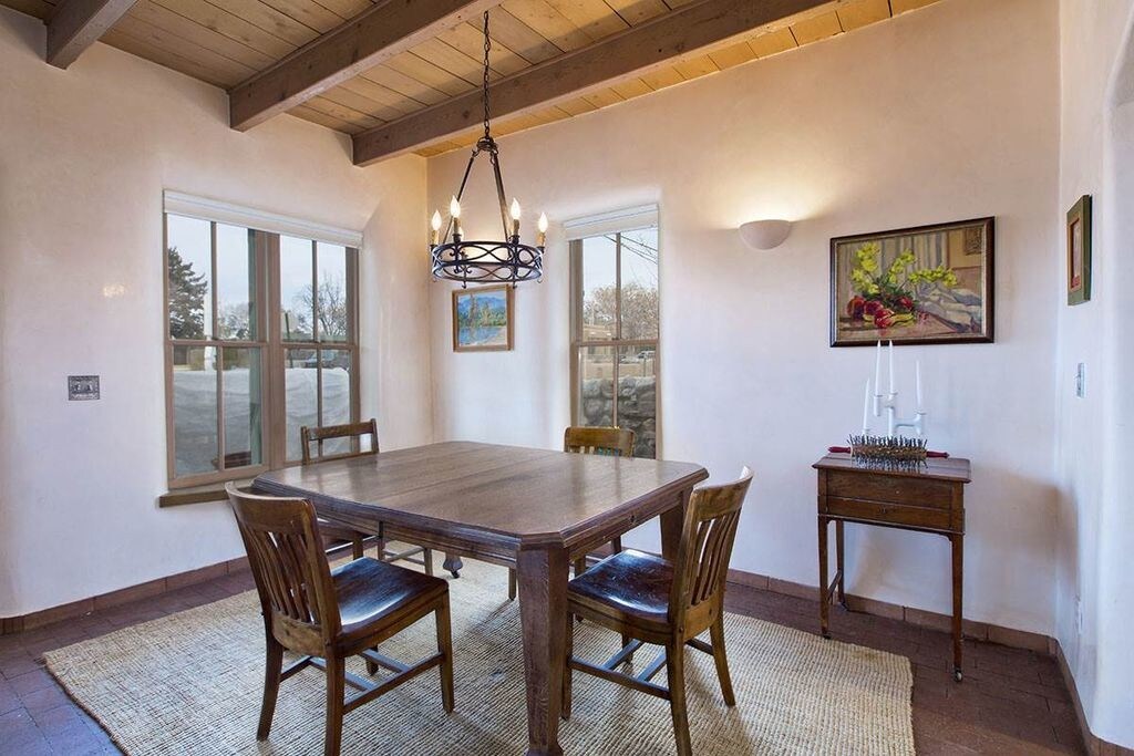 Primary Photo - 842 W Manhattan Ave