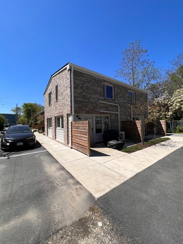 Primary Photo - 2712 E Leigh St
