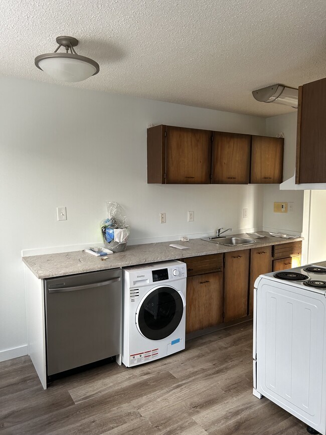 Building Photo - 3607 118 Ave NW