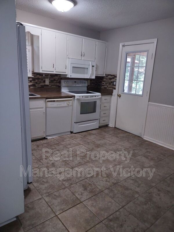 Foto del edificio - 7437 Plantation Rd