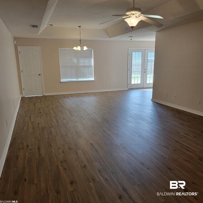 Foto del edificio - 1701 Woodbridge Cir E