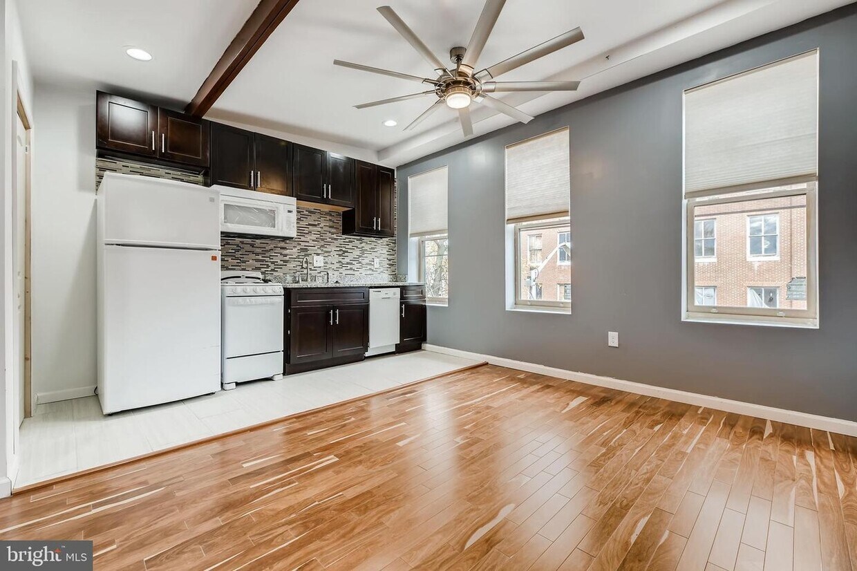 Primary Photo - 1421 W Baltimore St