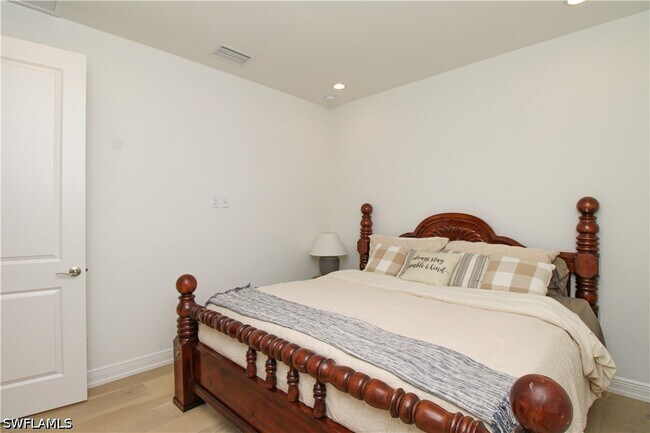 Foto del edificio - 9241 Cayman Dr