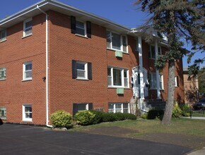 Building Photo - 8856 Plainfield Rd