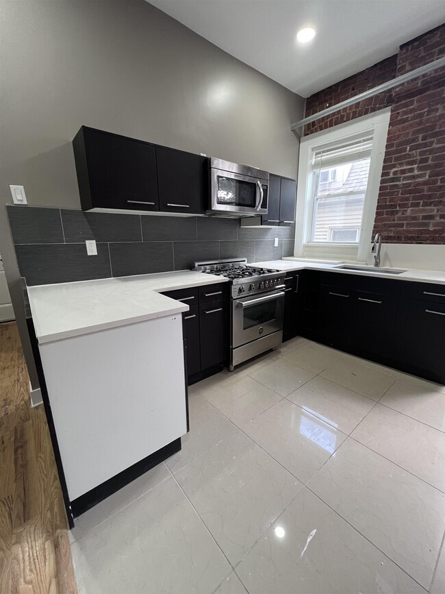 Building Photo - 155 Midland Ave