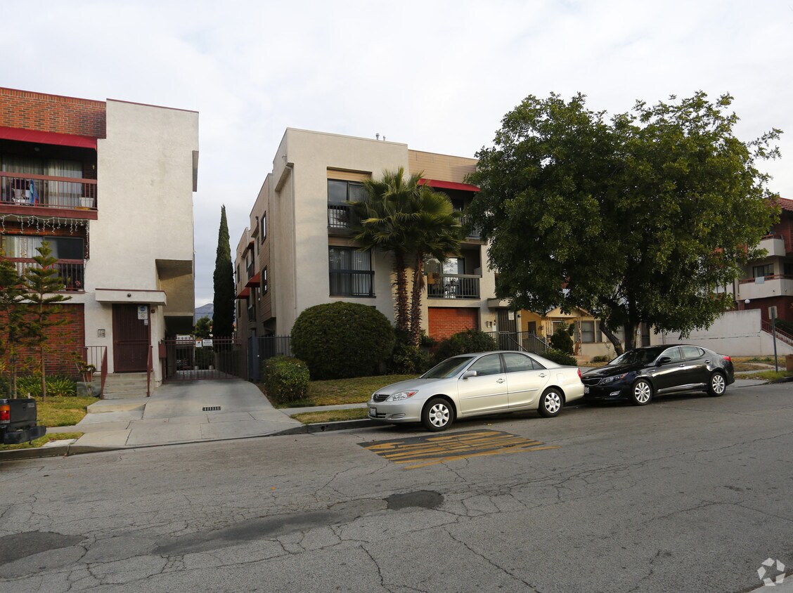 Building Photo - 425 W Lomita Ave