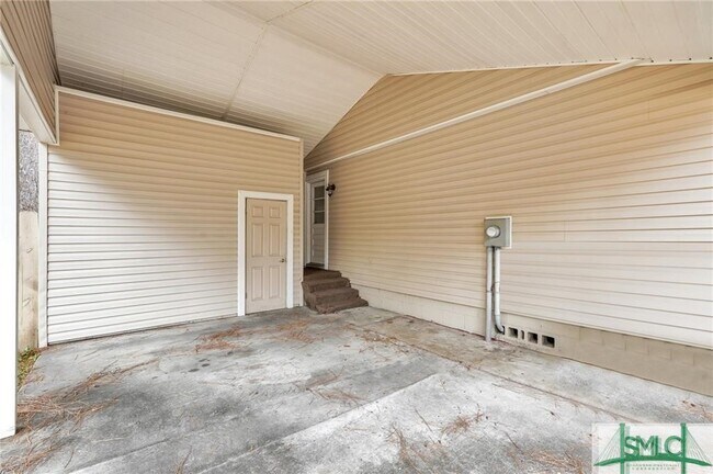Building Photo - 900 Greenbriar Rd