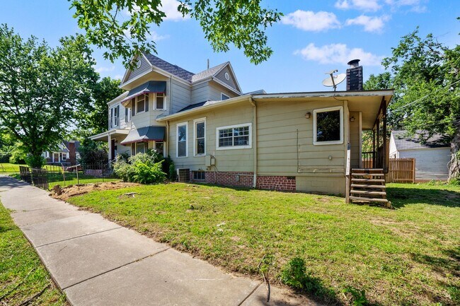 Building Photo - 1347 South Florence Avenue