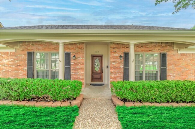 Building Photo - 627 Attingham Dr