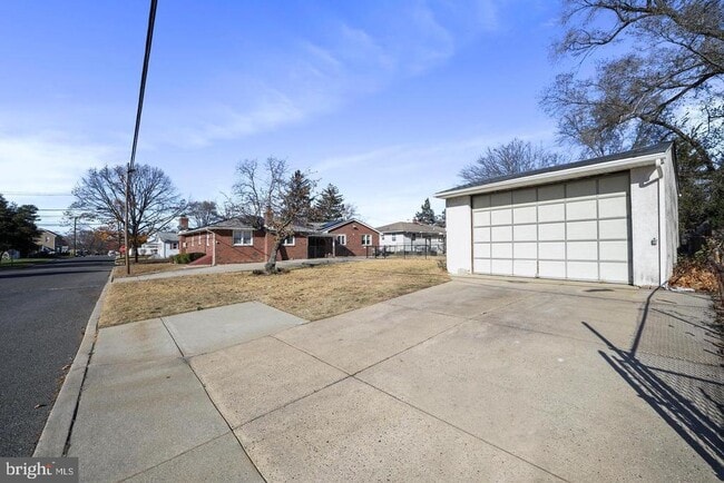 Building Photo - 8402 Holman Ave