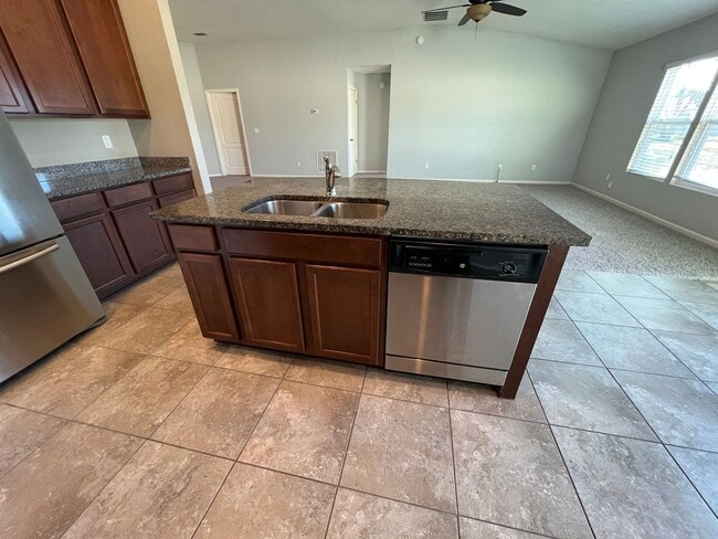 Foto del edificio - Spacious 4 bedrooms