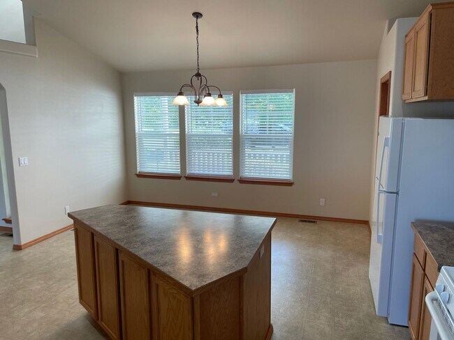 Building Photo - Beautiful 3 bed/2 bath rancher style home in Post Falls Idaho! Apply today!