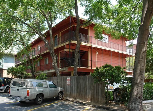 Building Photo - The Carrells Apartments