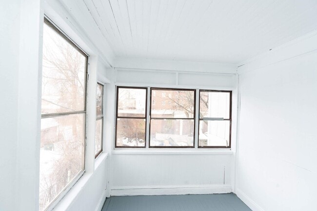 Building Photo - 405 Alexander St