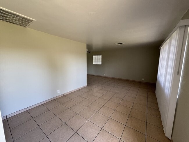 Building Photo - Central Phoenix 3br House