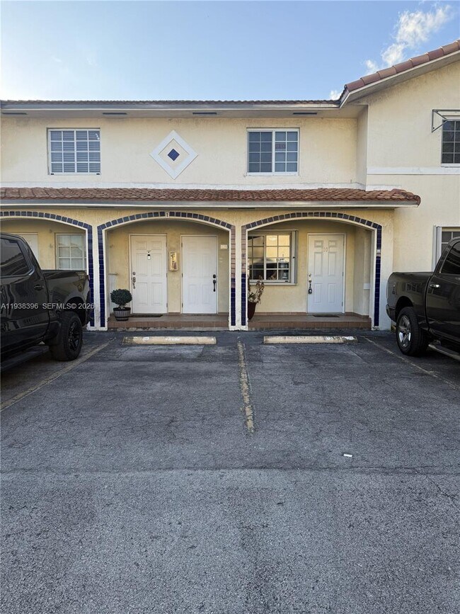 Foto del edificio - 10101 W Okeechobee Rd