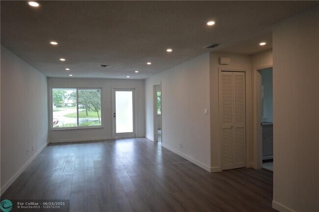 Foto del edificio - 7900 NW 37th Dr