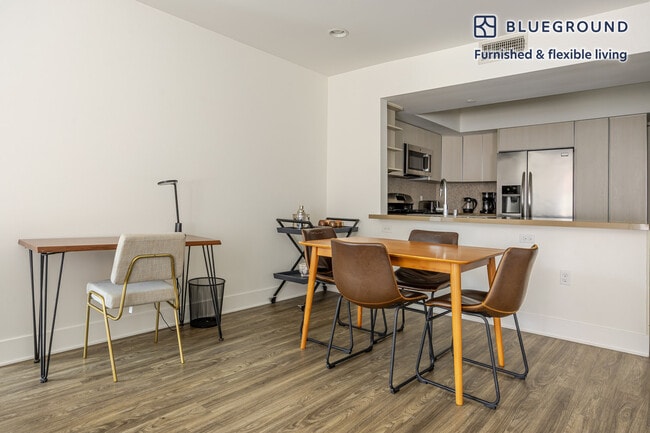 Foto del edificio - 10473 Santa Monica Blvd