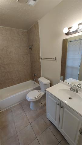Building Photo - 1109 Greenbriar Ln
