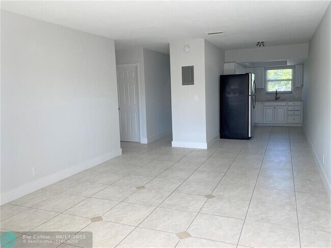 Foto del edificio - 853 SE 4th Ct