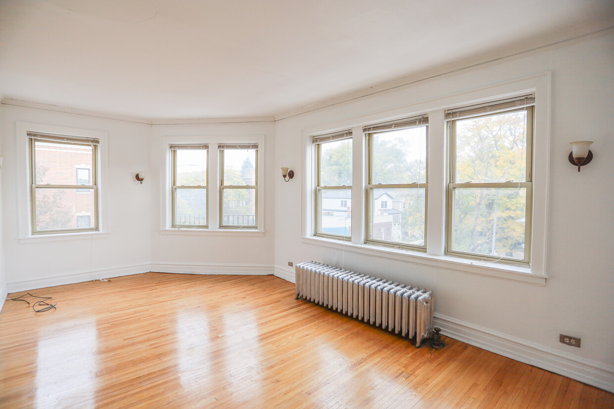 Primary Photo - 5258 N Damen Ave