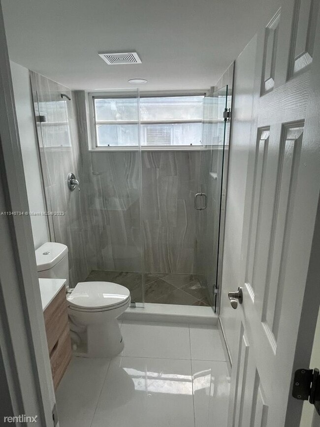 Foto del edificio - 2 br, 2 bath Condo - 8340 Harding Ave