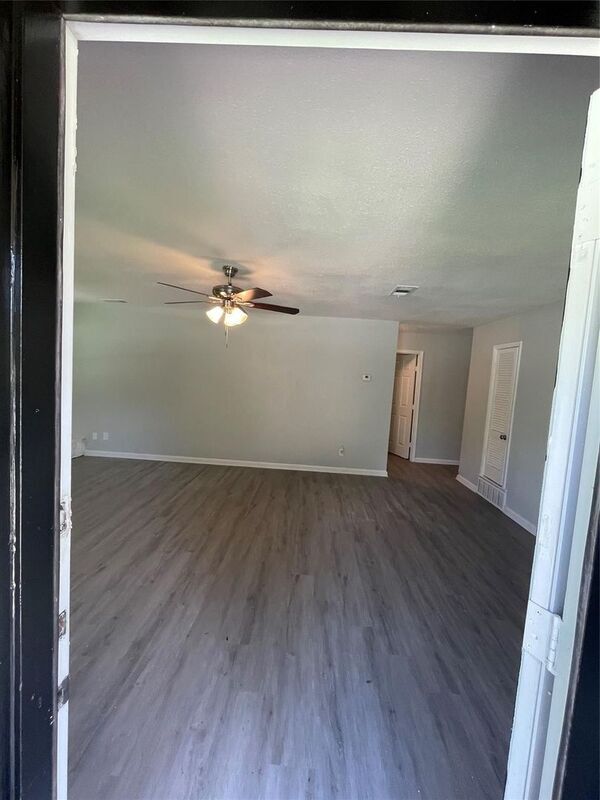 Building Photo - 5748 Bowling Dr