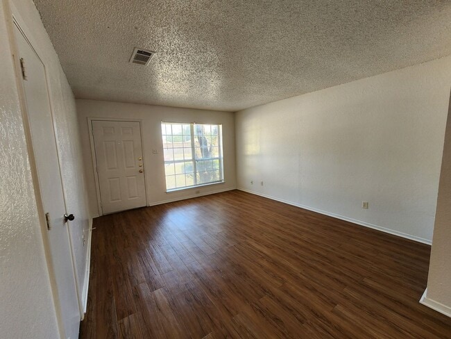 Foto del edificio - Charming 2 bedroom Duplex in Burleson
