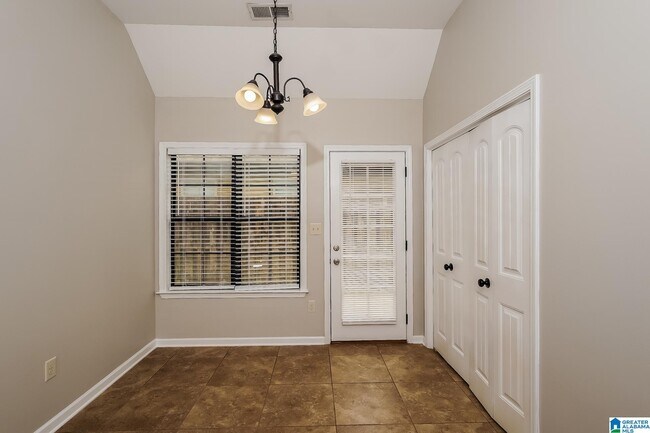 Foto del edificio - 8323 Miller Pl