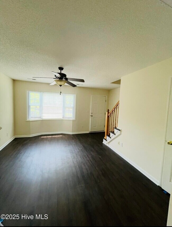 Foto del edificio - 2104 Flagstone Ct