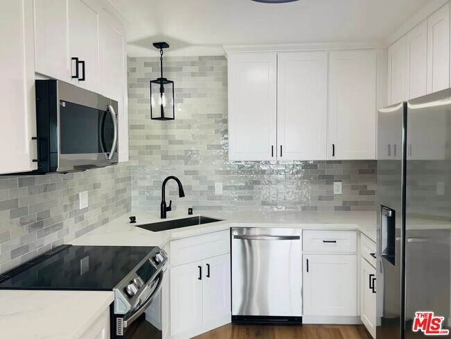 Foto del edificio - 5820 S Mansfield Ave