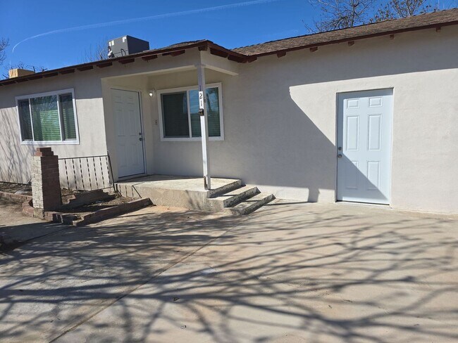Foto del edificio - North Bakersfield- house 3bed/2 bath