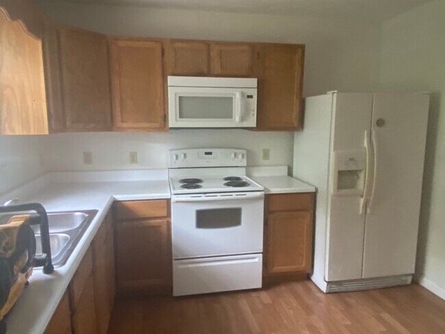 Kitchen - 187 Hayes Rd