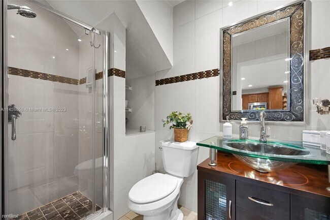 Foto del edificio - 3 br, 2 bath Townhome - 6768 NW 182nd St A...