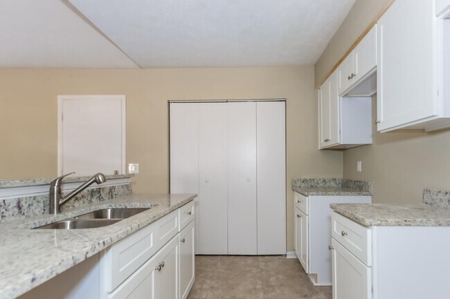 Foto del edificio - 7784 Chase Woods Dr