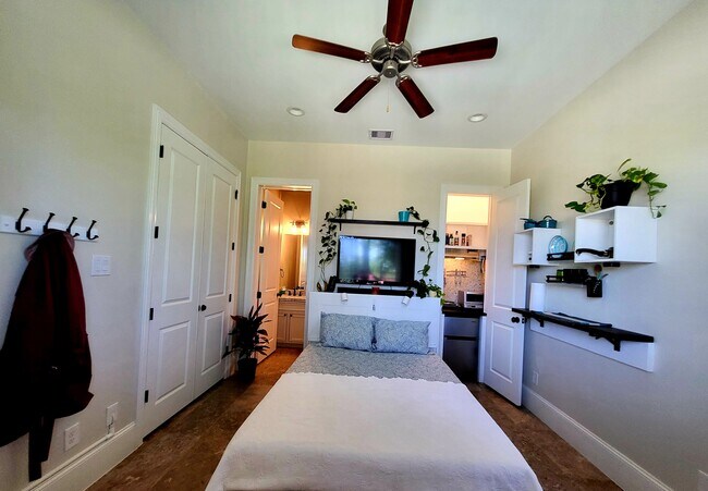 Foto del edificio - 2767 Freund St