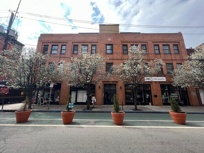 Foto del edificio - 353 Grove St